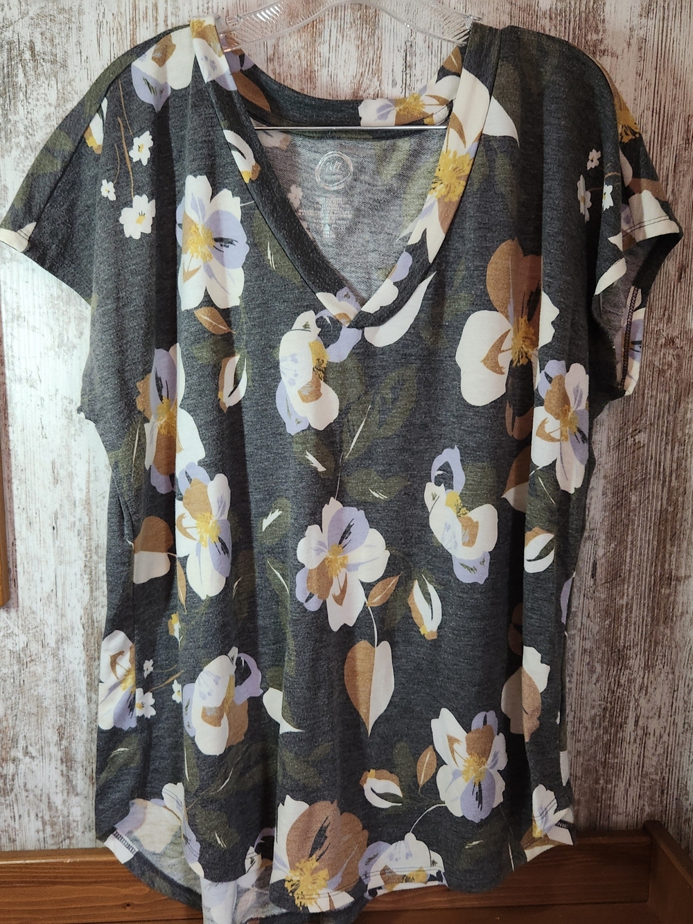 Floral V-Neck Short Sleeve Tee in Dark Gray by Maurices